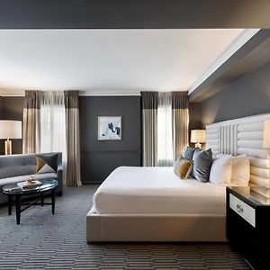 Deluxe Corner King Room